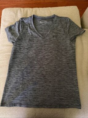 Under Armour Women’s Heather Gray V-Neck Performance Tee